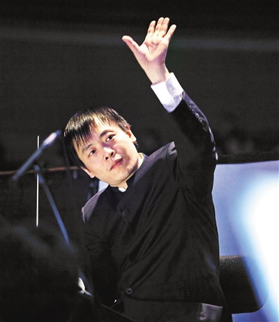 明日登台的北京交响乐团是"漫步经典"的老朋友,指挥家谭利华这次为