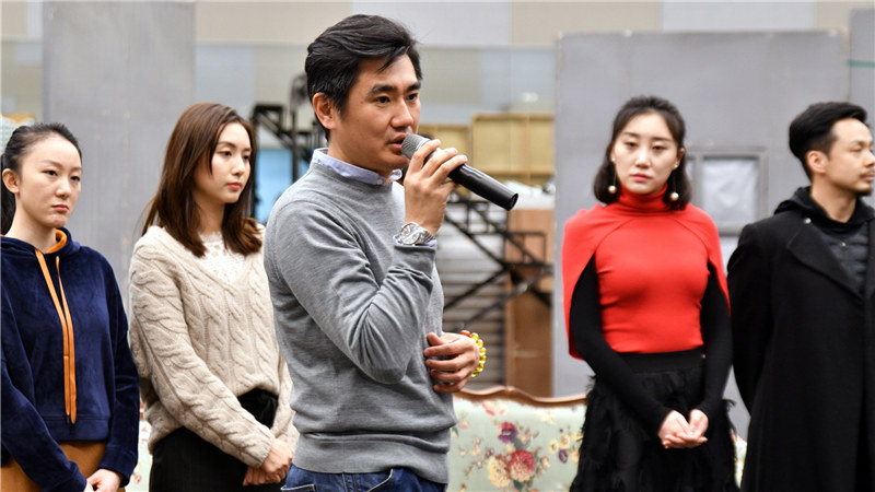 而罗巍饰演的"海尔茂"更加强调了自己"道德感至上"的处事原则.