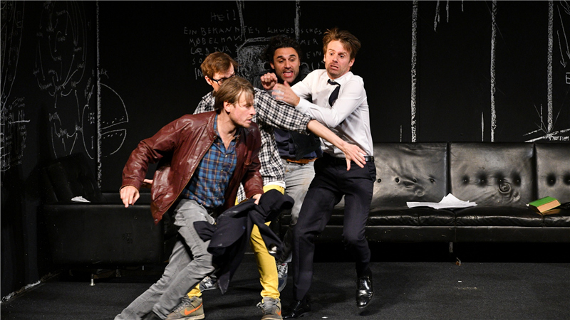 实力派演员精彩演绎,塑造现实社会众生群像.凌风/摄